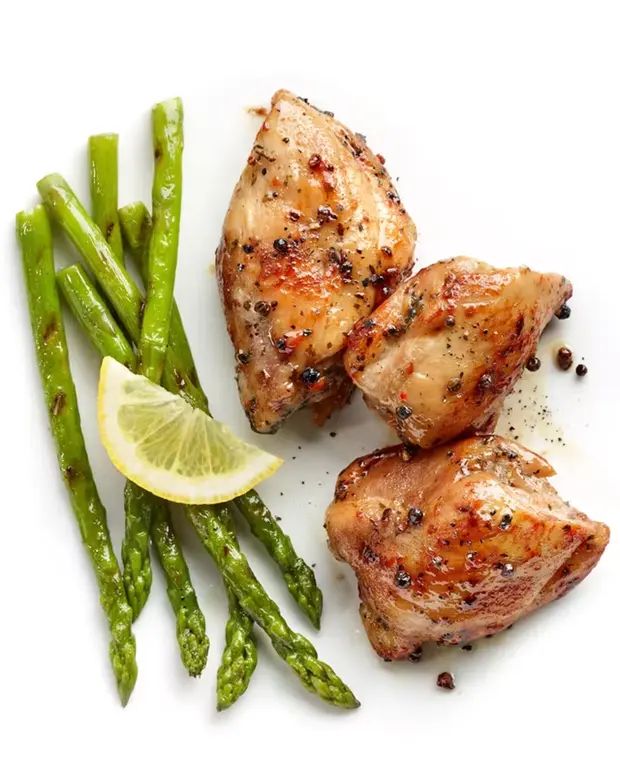 Grilled chicken with asparagus and lemon