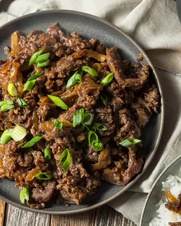 Beef stir fry with green onions
