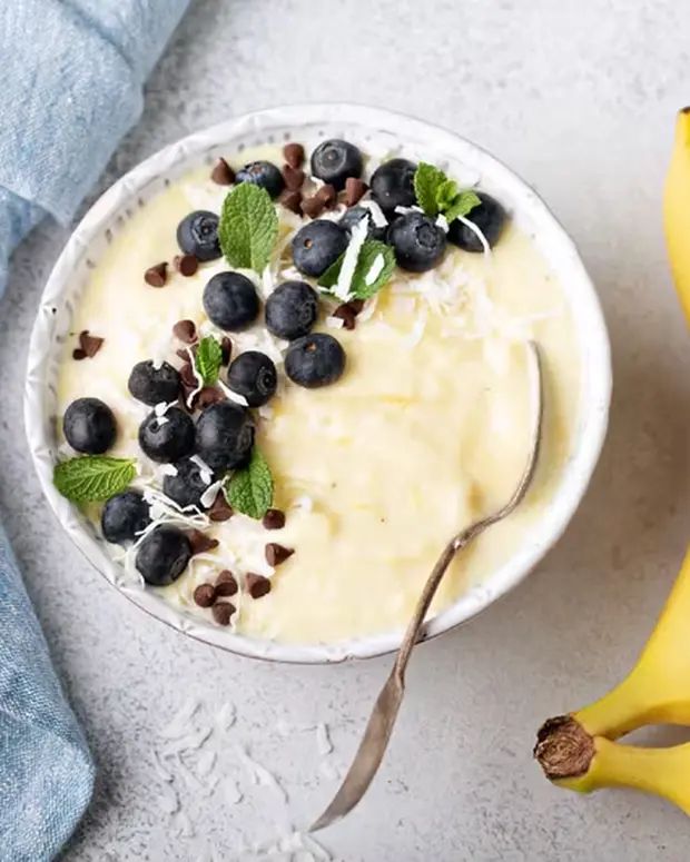 Banana yogurt bowl with blueberries